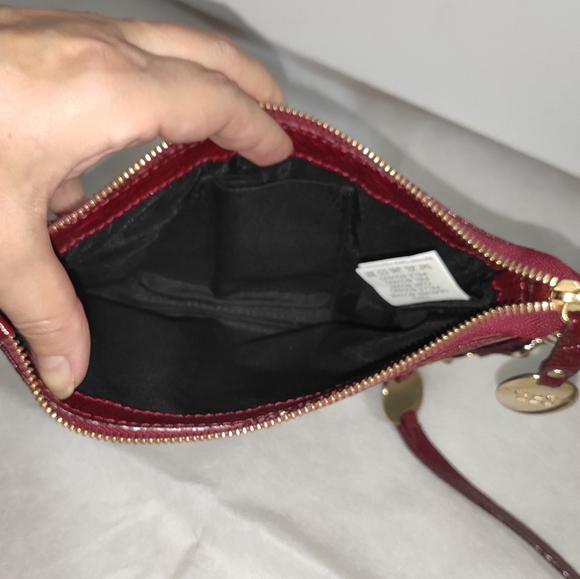 TOSCA BLU Italian Designer Cherry Leather Coffee Run Crossbody Bag - Picture 10 of 16